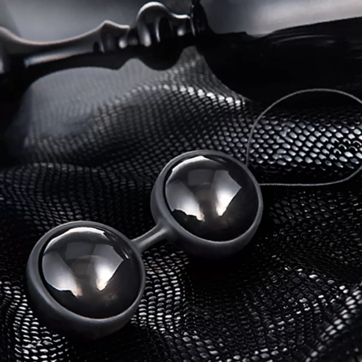 Discount Sally's Toy LELO Luna Beads - Noir Solo